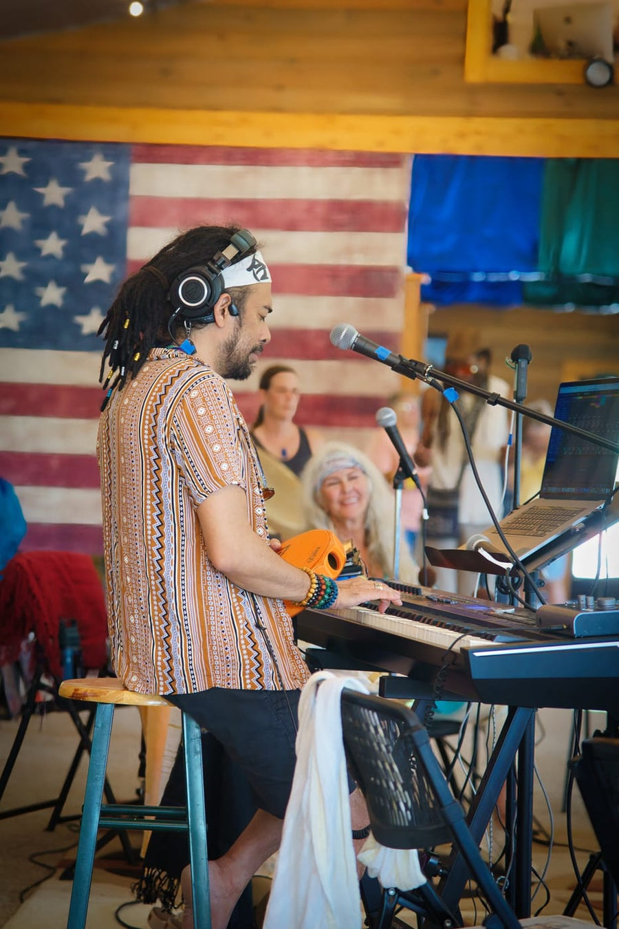 Keys and vocals running the room