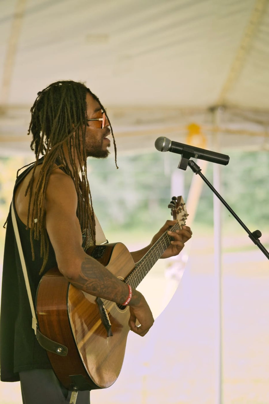 Acoustic set under the tent