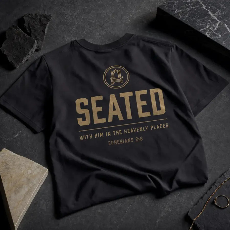 Seated tee — Black / Bronze