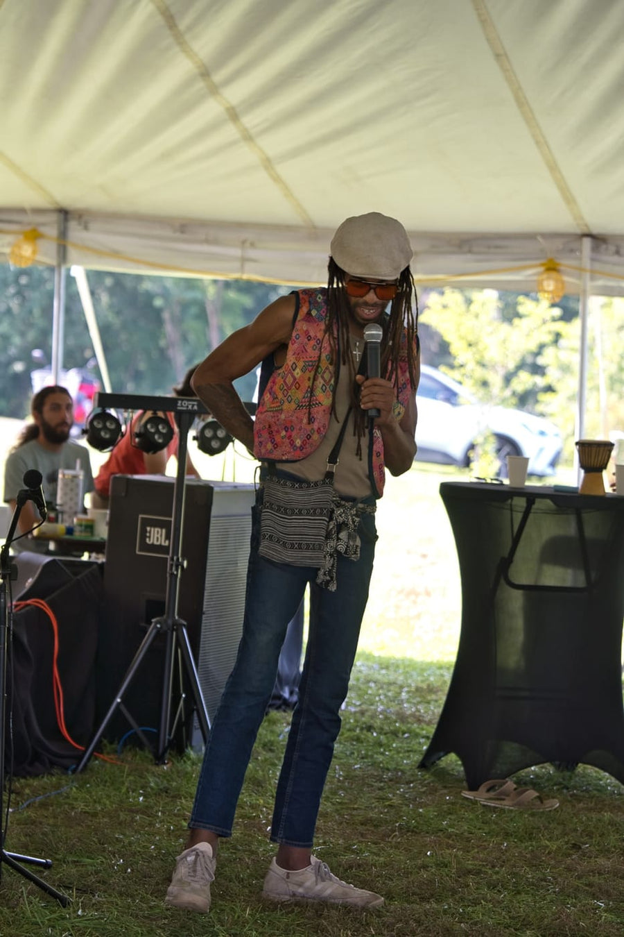 Speaking between sets